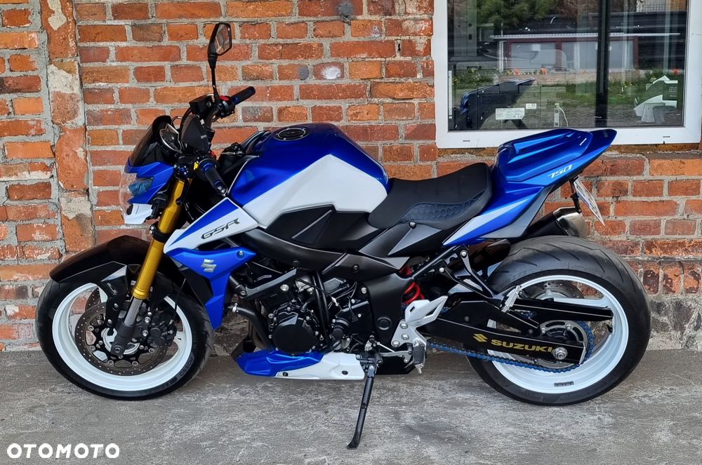 Suzuki GSR - 10