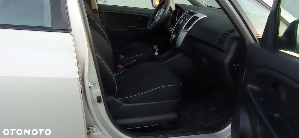 Kia Venga - 11