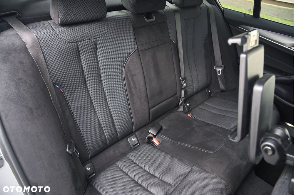 BMW Seria 5 520d xDrive - 28