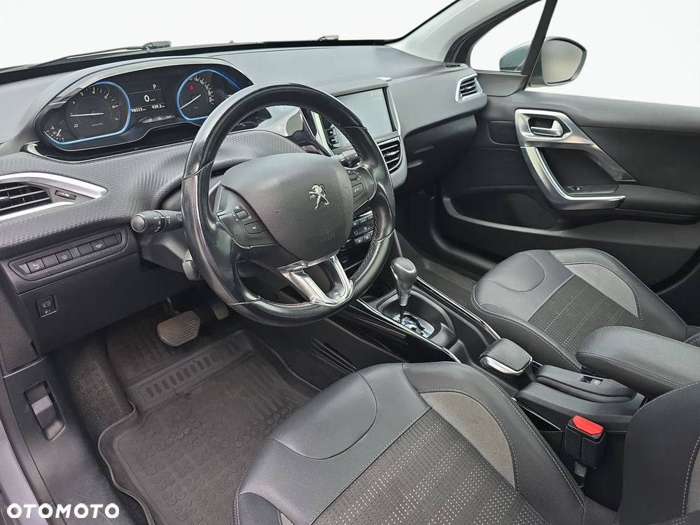 Peugeot 2008 1.2 Pure Tech Allure S&S EAT6 - 11