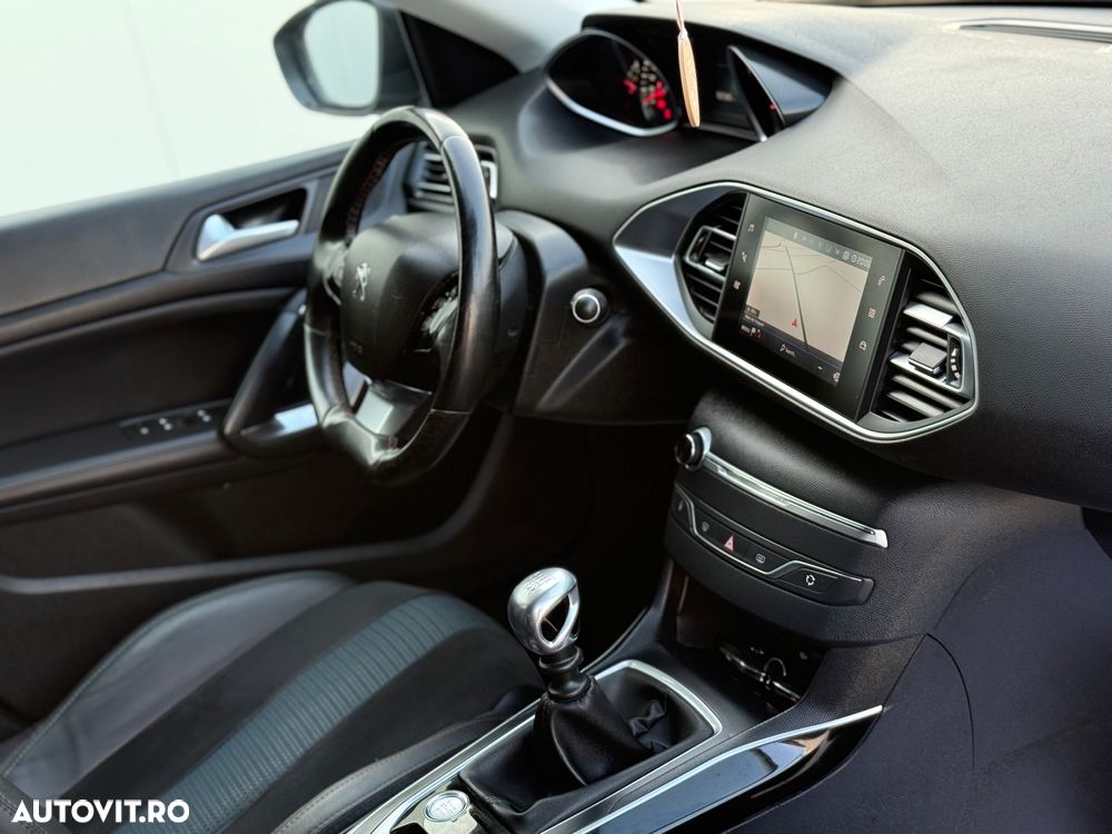 Peugeot 308 1.2 L PureTech Turbo Allure - 7