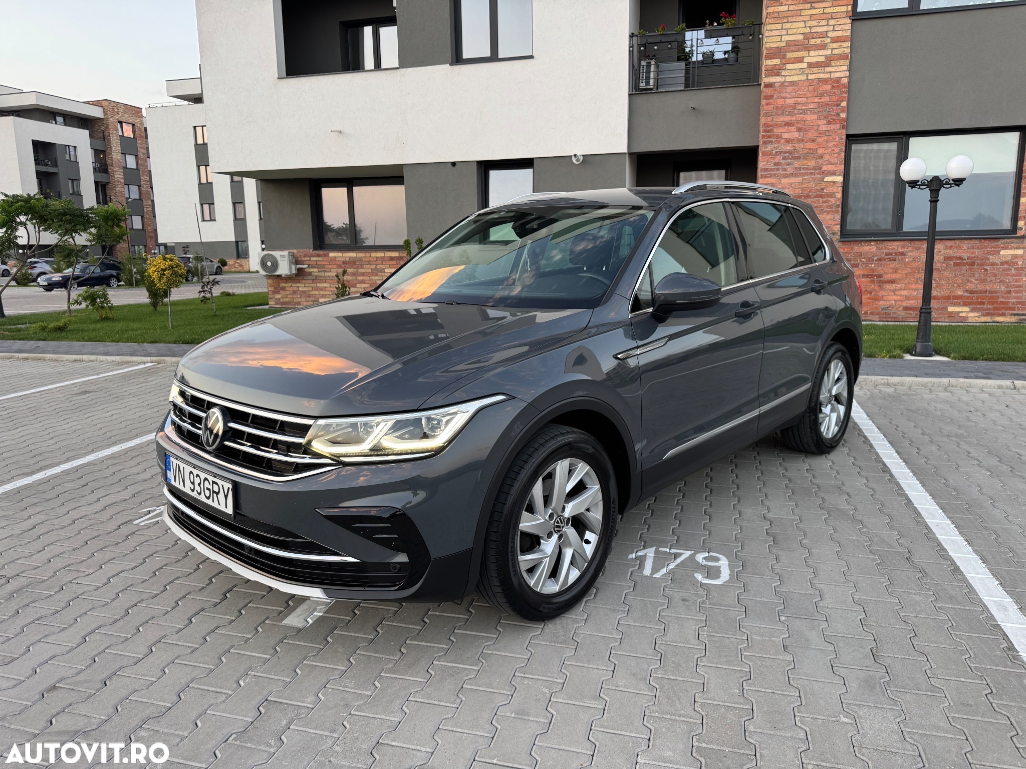 Volkswagen Tiguan 2.0 TDI SCR 4MOTION DSG Elegance - 2