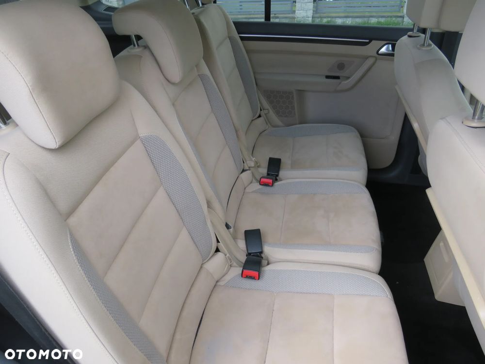 Volkswagen Touran 2.0 TDI DPF BlueMotion Technology DSG Comfortline - 9