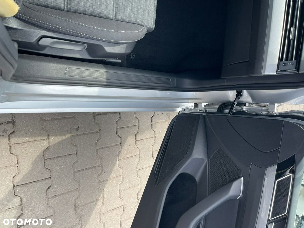 Volkswagen Passat Variant 2.0 TDI SCR DSG Conceptline - 6