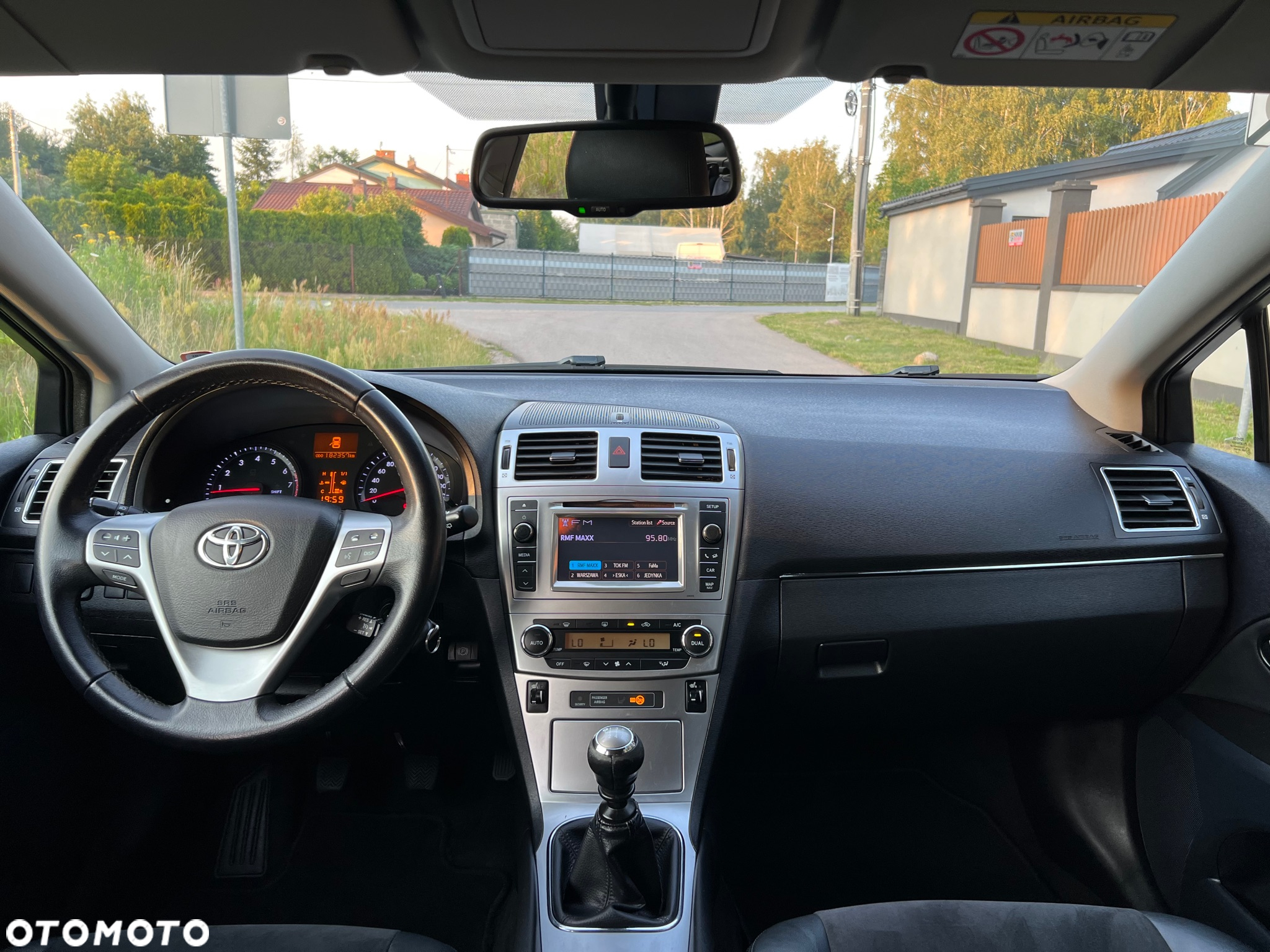 Toyota Avensis 1.8 Premium - 6