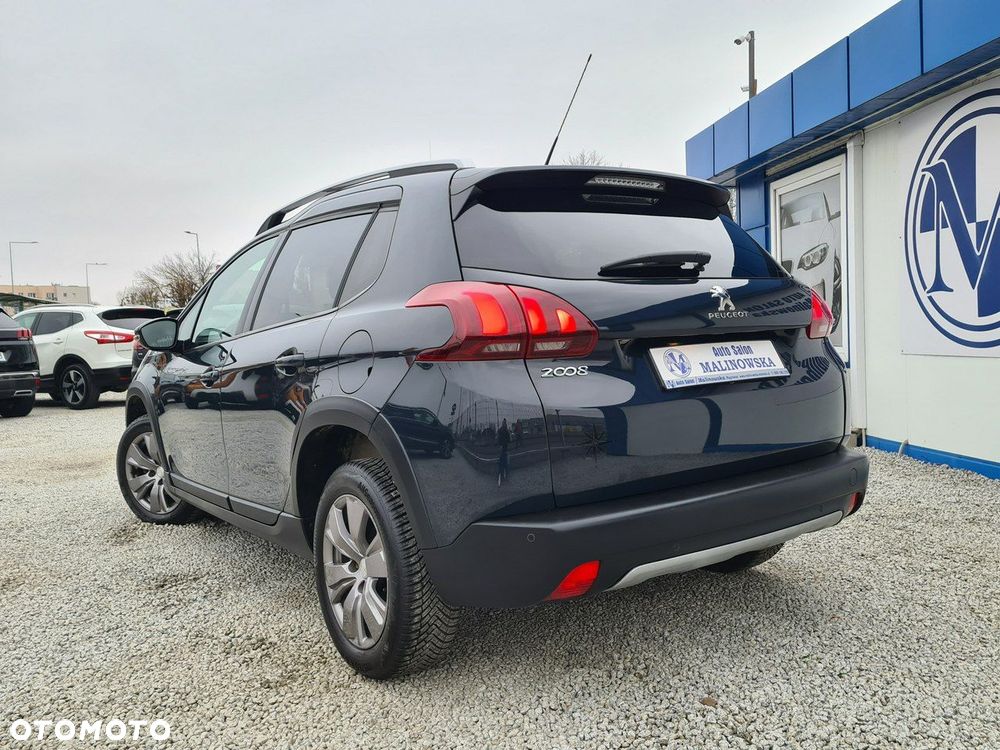Peugeot 2008 1.2 Pure Tech GPF Signature S&S - 4