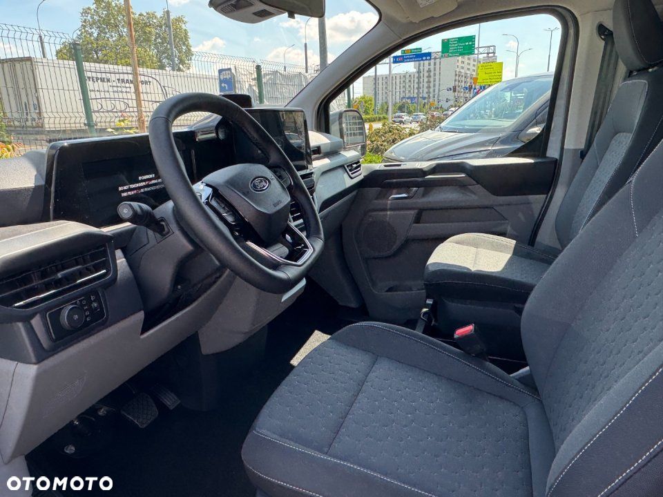 Ford Tourneo Custom - 11