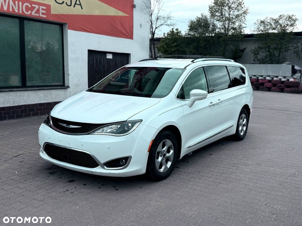 Chrysler Pacifica - 1