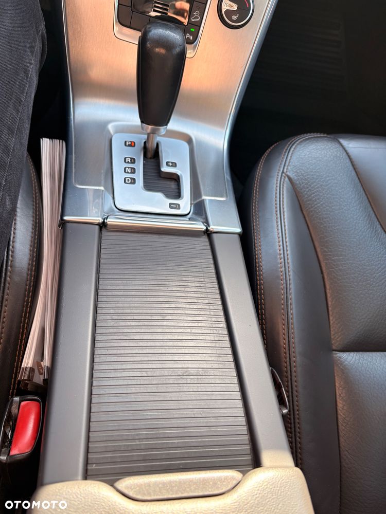 Volvo XC 60 D5 AWD Momentum - 13