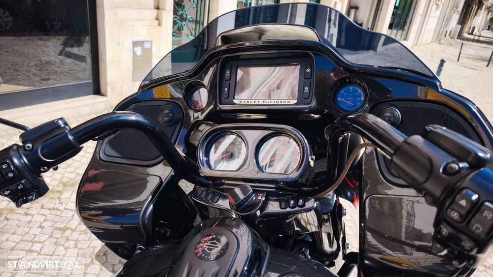 Harley-Davidson Tour CVO Road Glide - 11