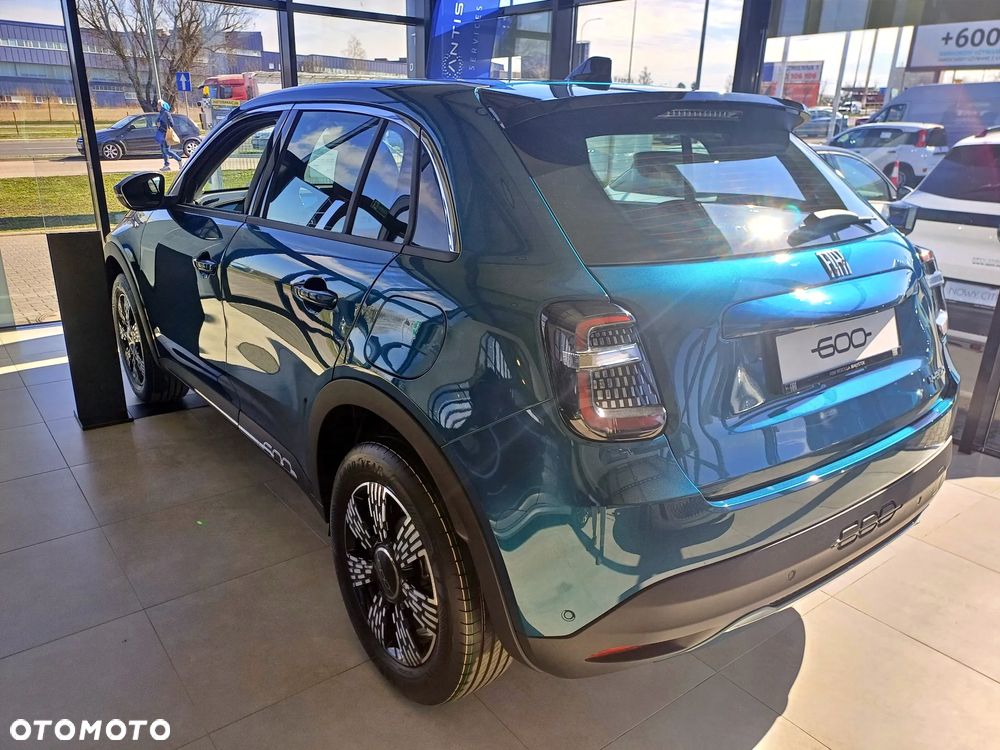 Fiat 600 1.2 Turbo Hybrid eDCT - 4