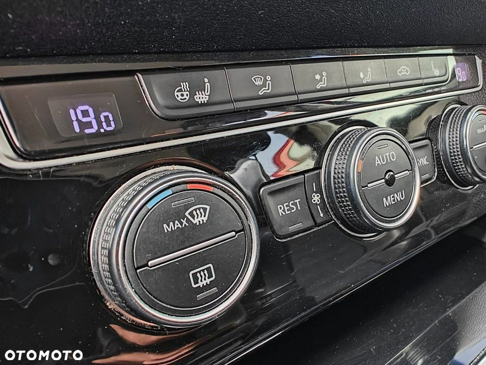 Volkswagen Passat - 12