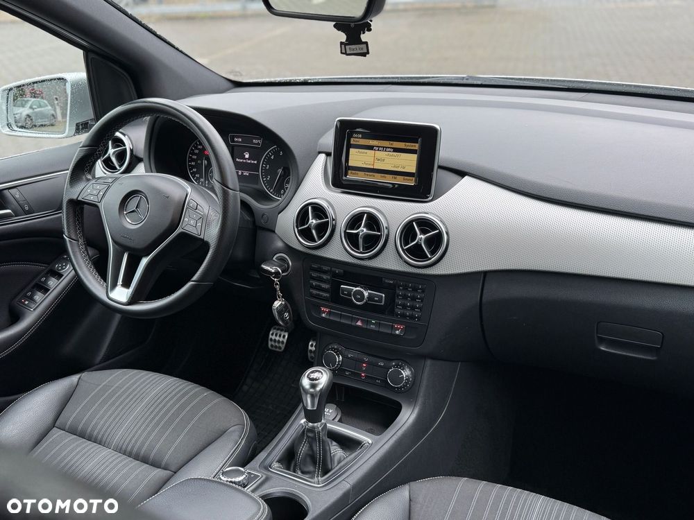 Mercedes-Benz Klasa B 180 Peak Edition - 13