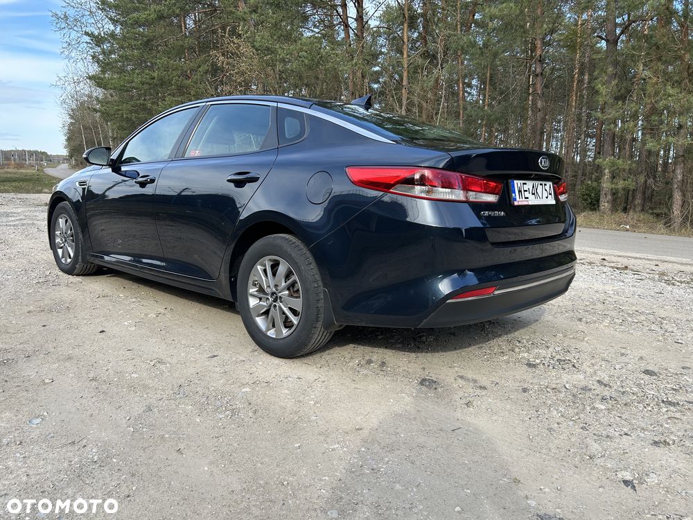 Kia Optima 2.0 M - 10