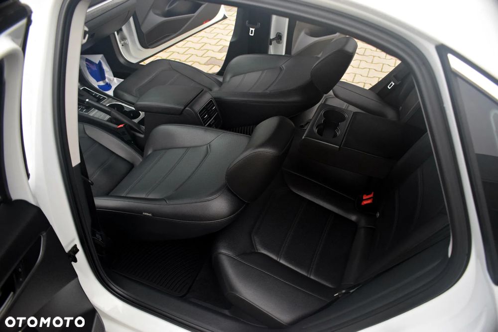 Volkswagen Passat - 34