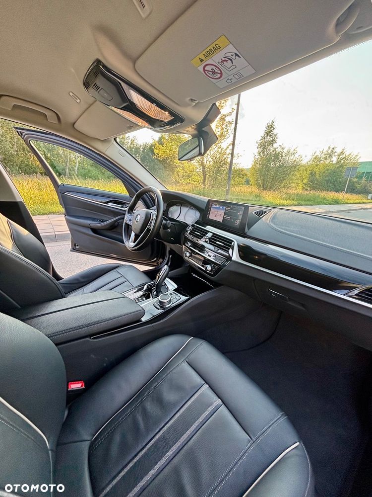 BMW Seria 5 520i Luxury Line - 10