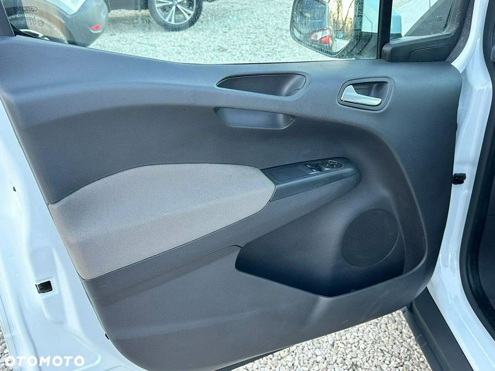 Ford Transit Courier - 9