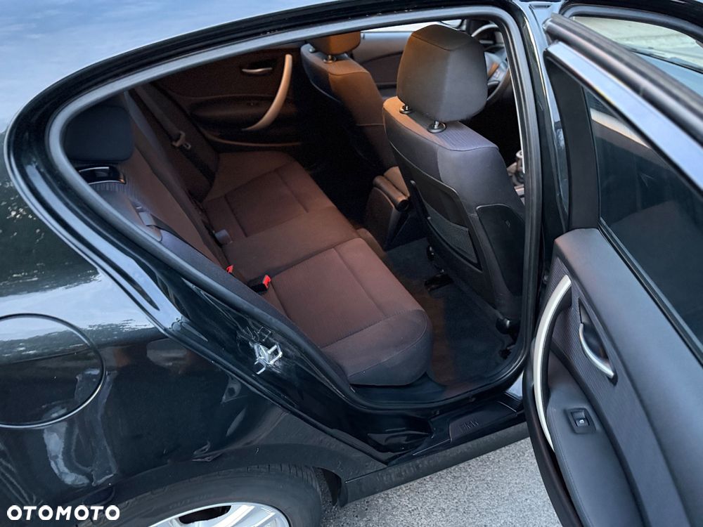 BMW Seria 1 120i - 12