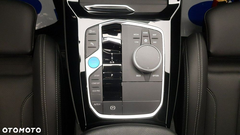 BMW iX3 - 25