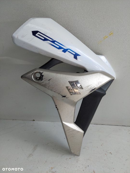 SUZUKI GSR 750 owiewka bok boczek - 1