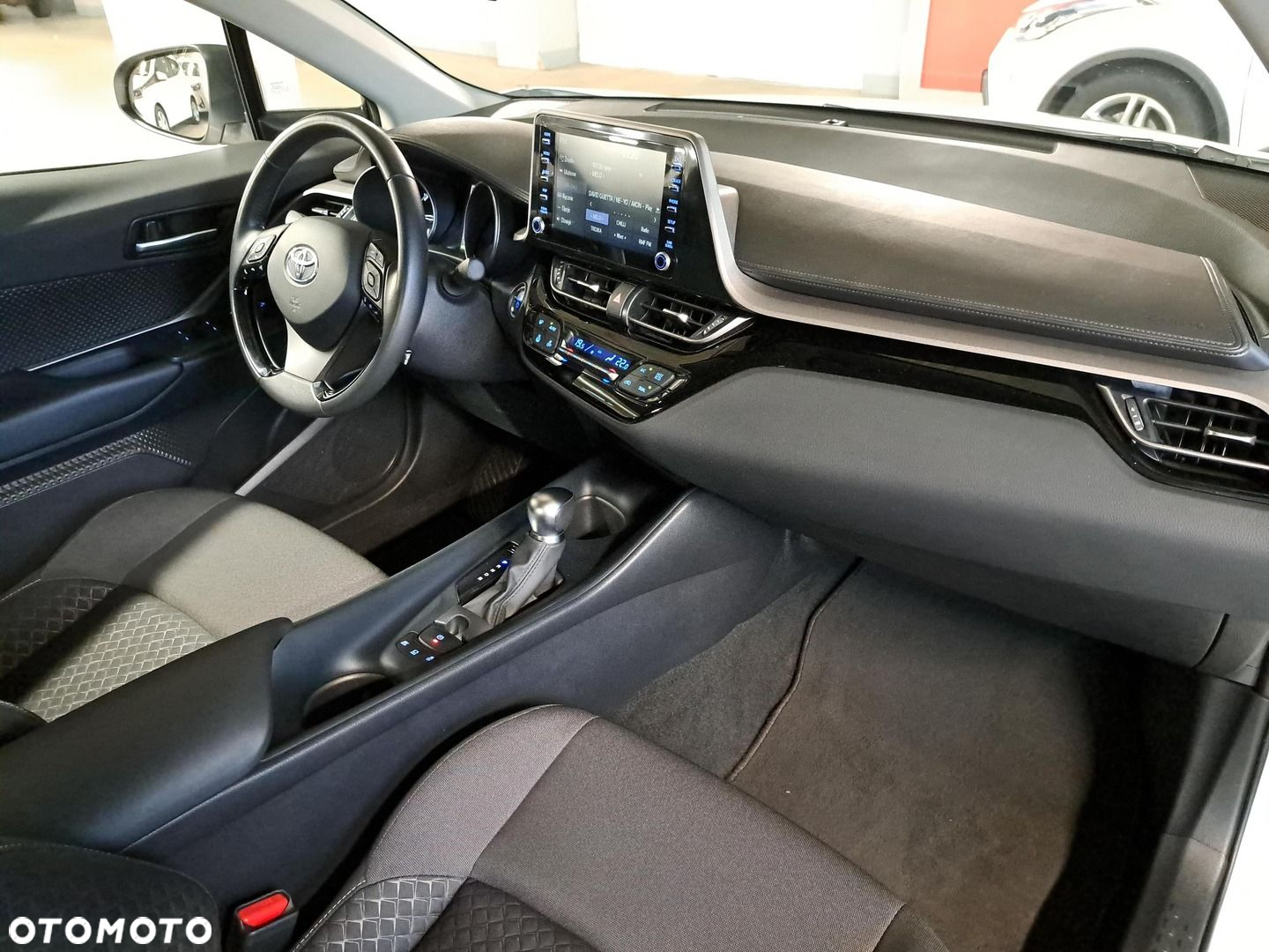 Toyota C-HR - 16