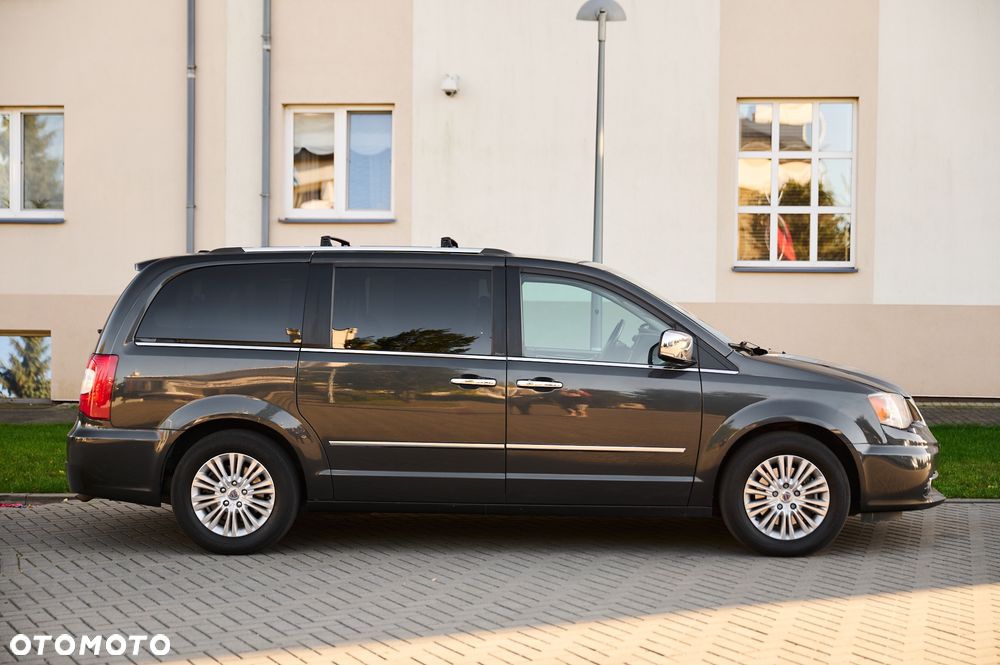 Lancia Voyager - 12