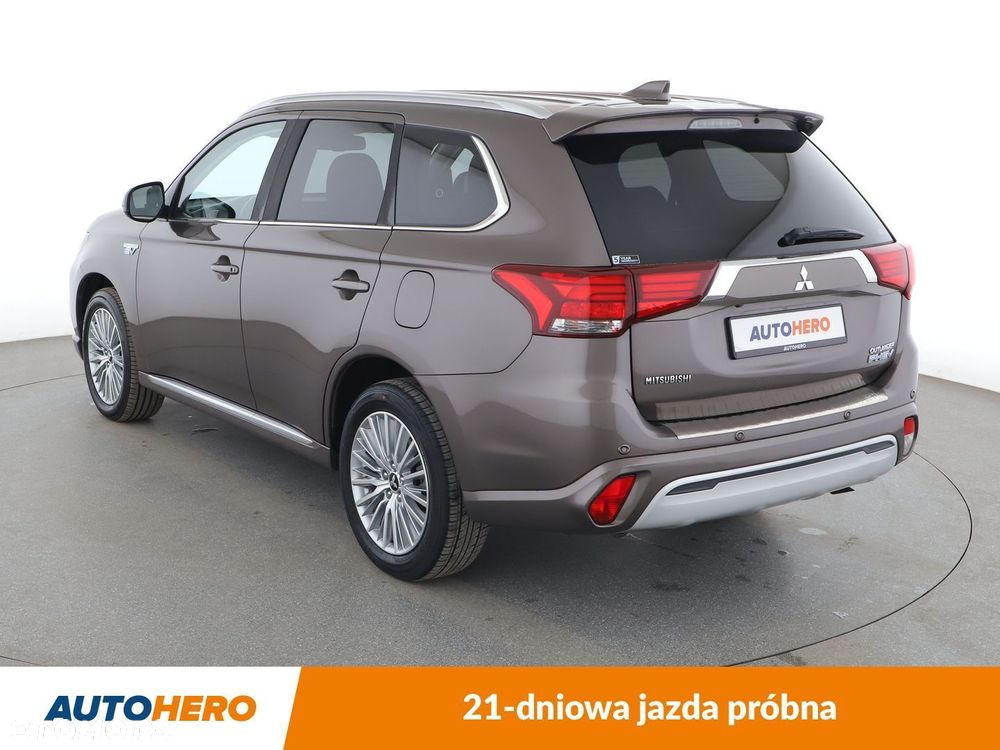 Mitsubishi Outlander - 4