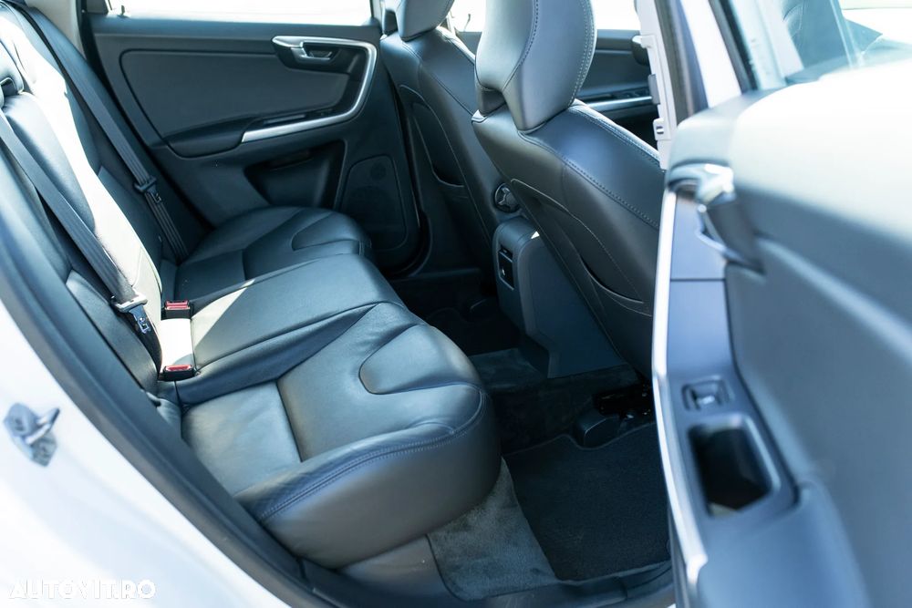Volvo XC 60 D4 AWD Geartronic Momentum - 7
