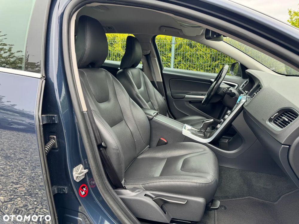 Volvo V60 D2 Summum - 25
