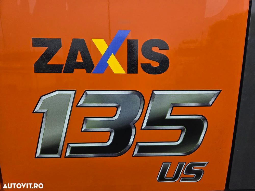 Hitachi ZX135-7, NOU, 2025, COMPACT-rotire gabarit senile, LAMA NIVELARE, Adancime sapaare 6m, Inst picon, camera spate, camere laterale, Consum 6l/h, Masa operationala 16t, Cupa 1,2m latime, Ridica 9t, latime 2,49m, leasing 5 ani ,PROMOTIE 133.900 Eur+Tva - 17
