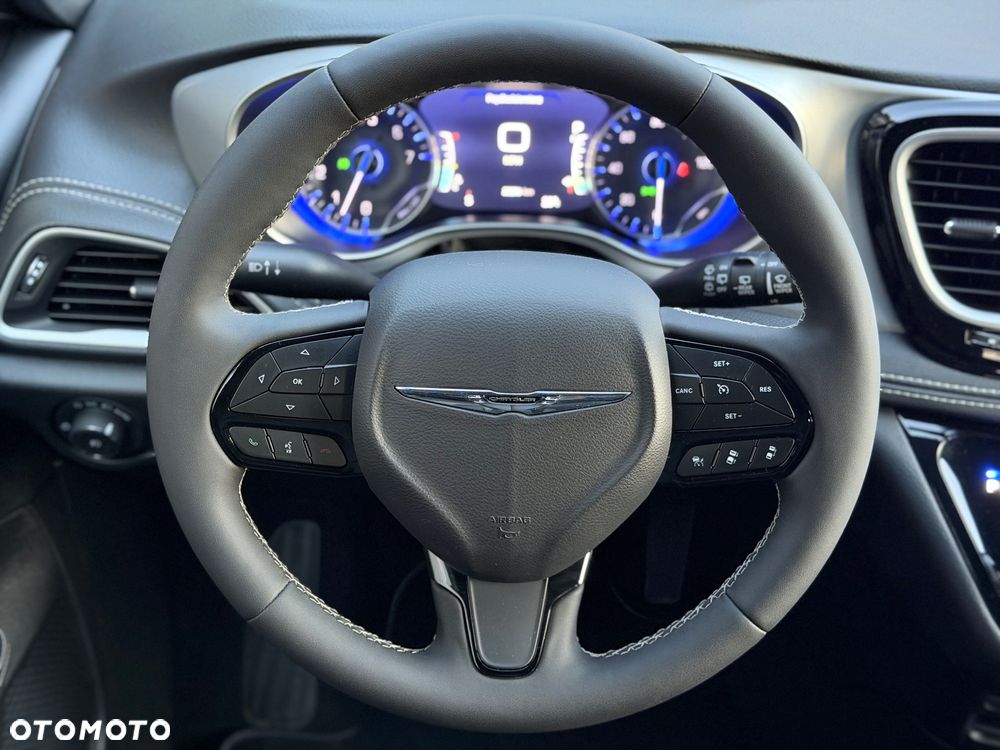 Chrysler Pacifica - 26