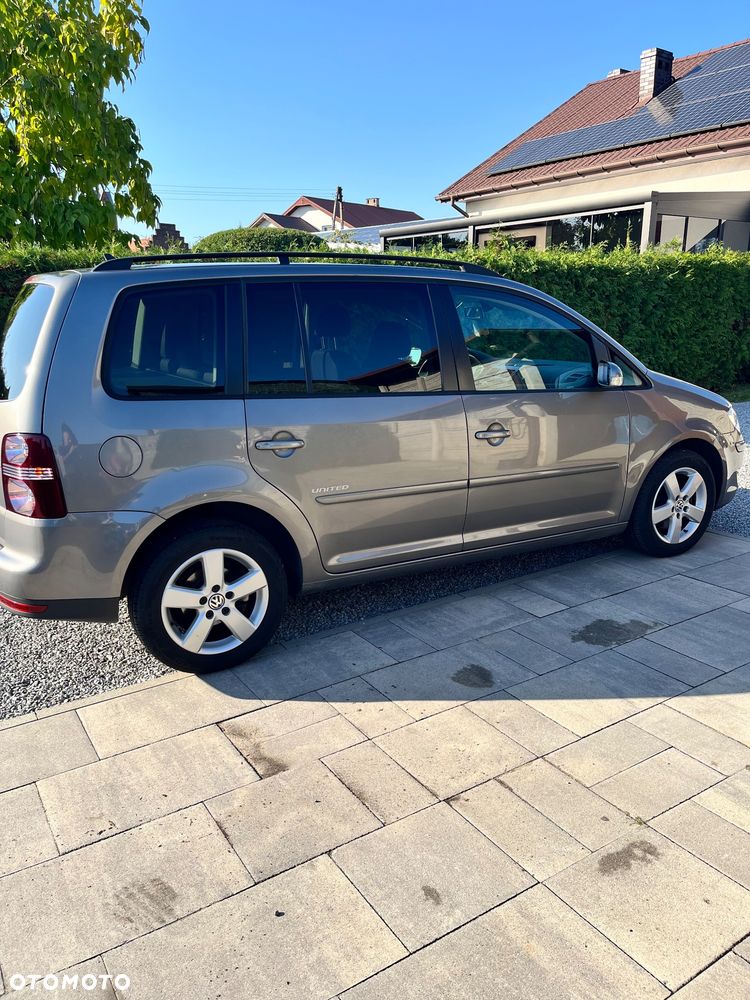 Volkswagen Touran - 4