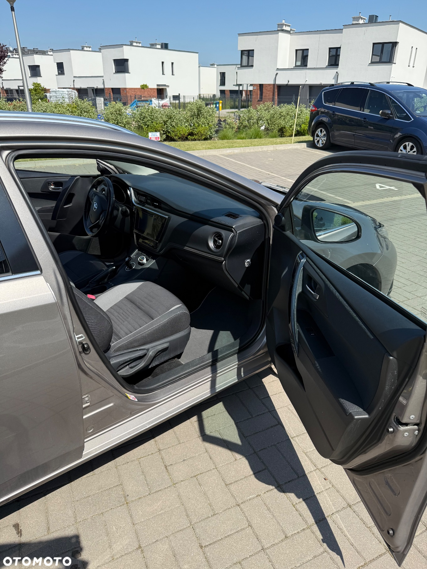 Toyota Auris Hybrid 135 Dynamic - 8