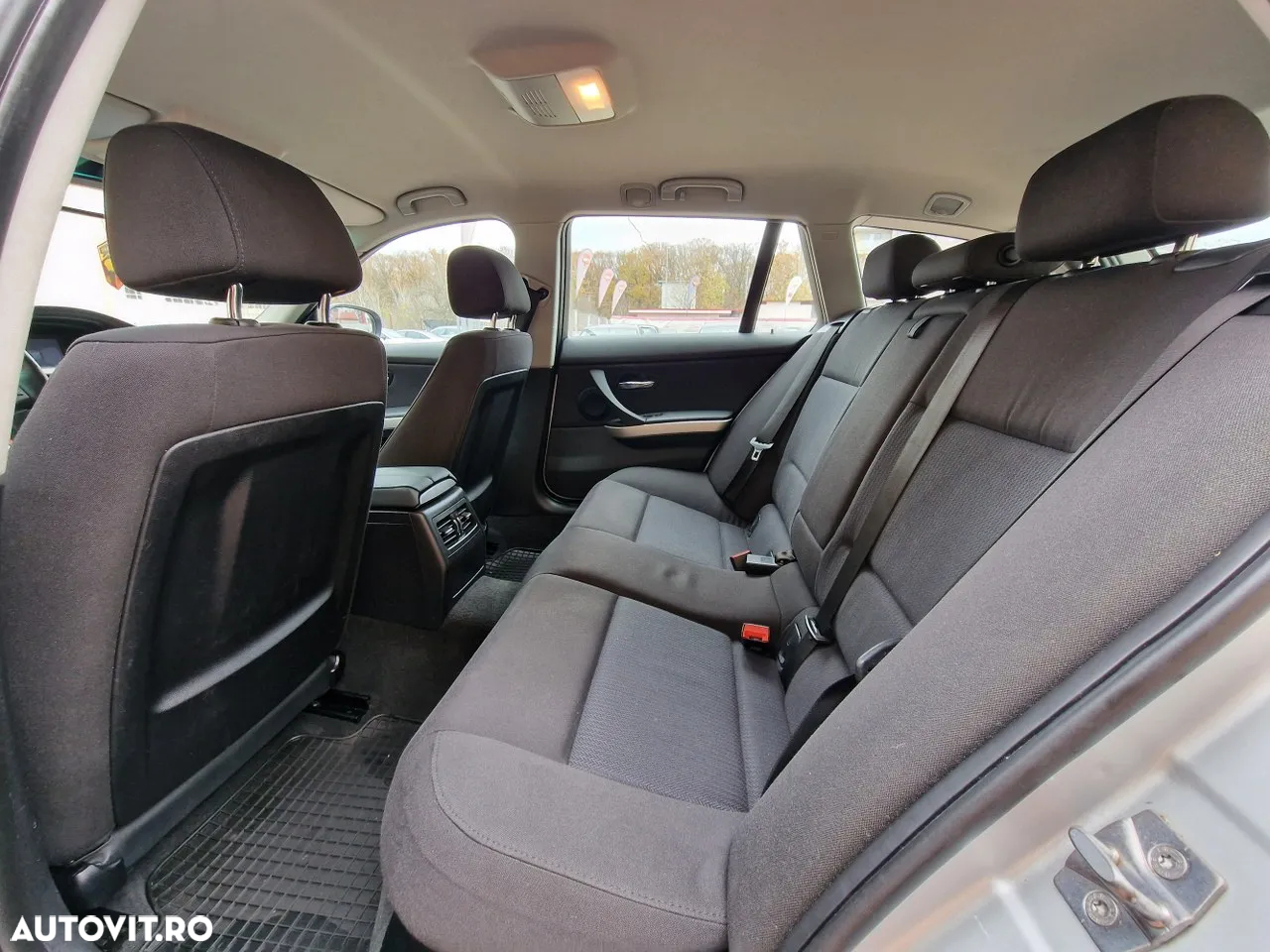 BMW Seria 3 318d DPF Touring Aut. - 7