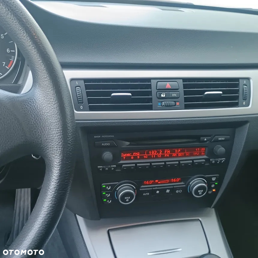 BMW Seria 3 318i - 29