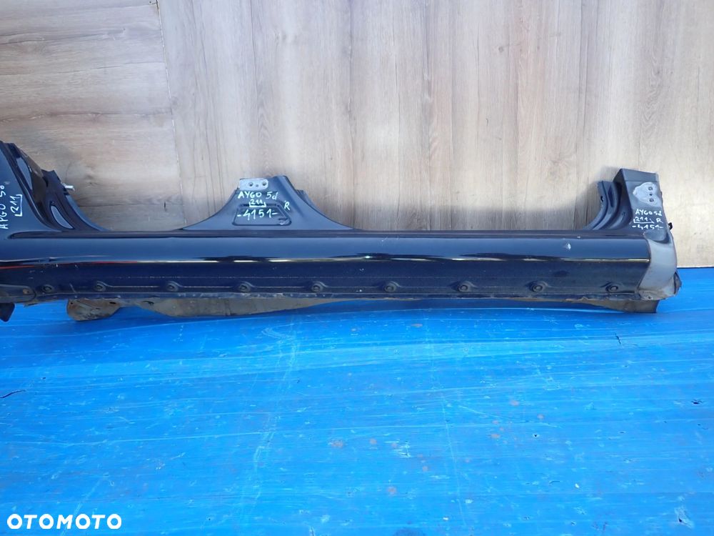 TOYOTA AYGO 06-12 PRÓG PRAWY 211 - 4
