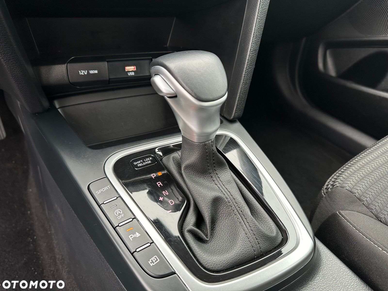 Kia Ceed - 8
