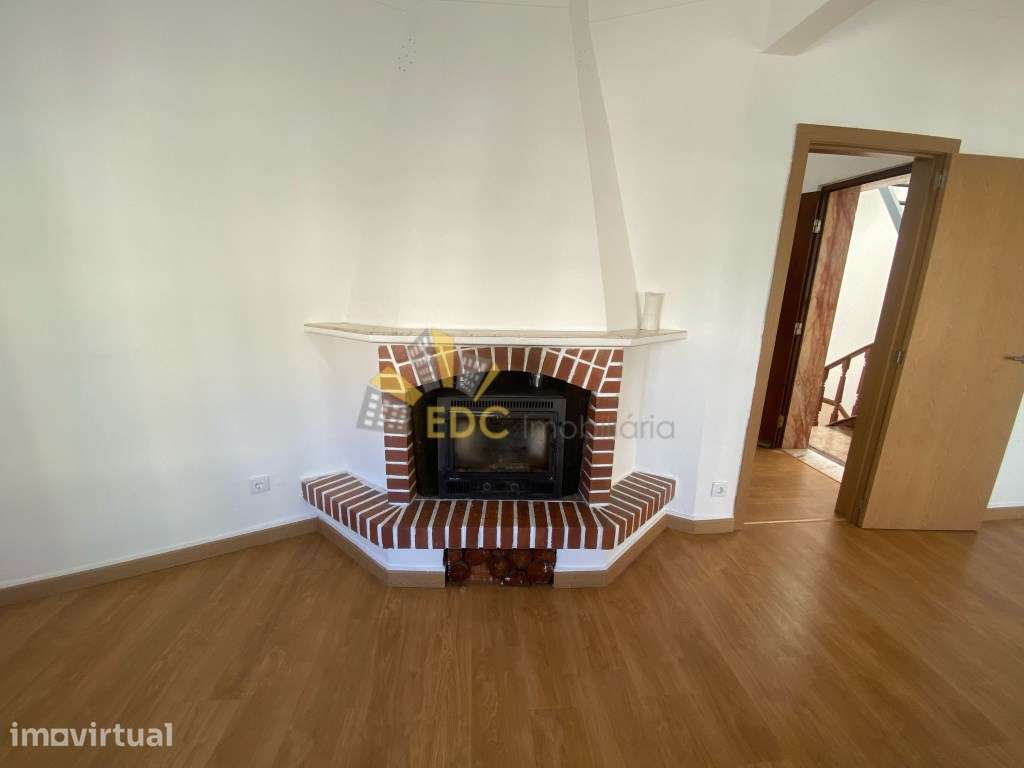 Apartamento T4 com Grande Potencial e Ótima Localização | Localizad... - Grande imagem: 2/36