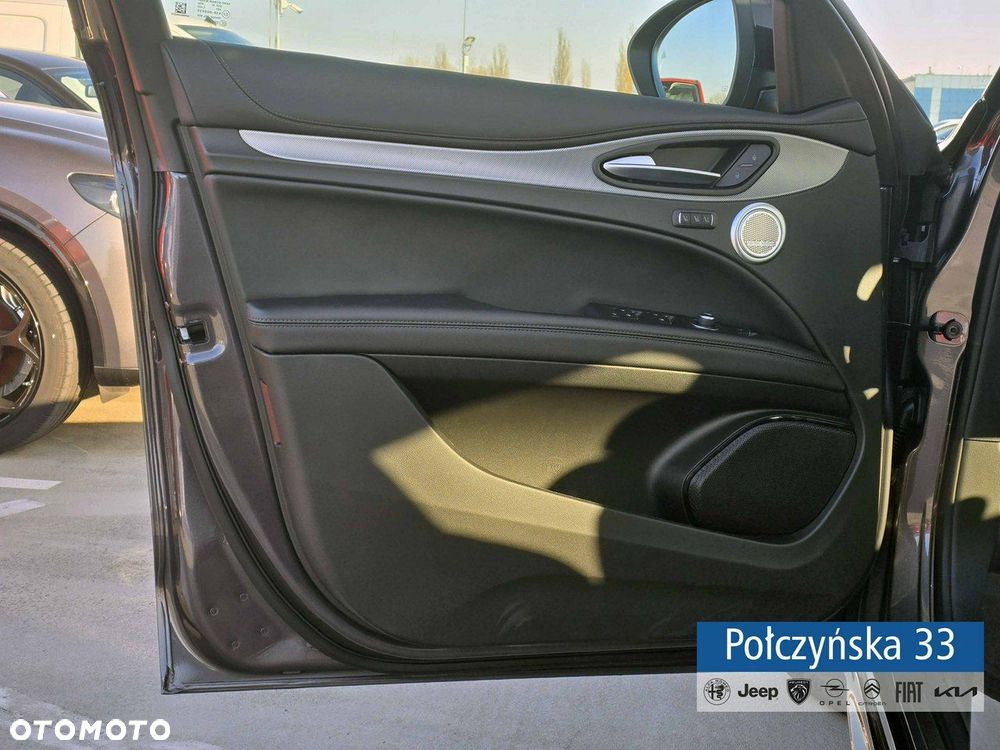 Alfa Romeo Stelvio - 12