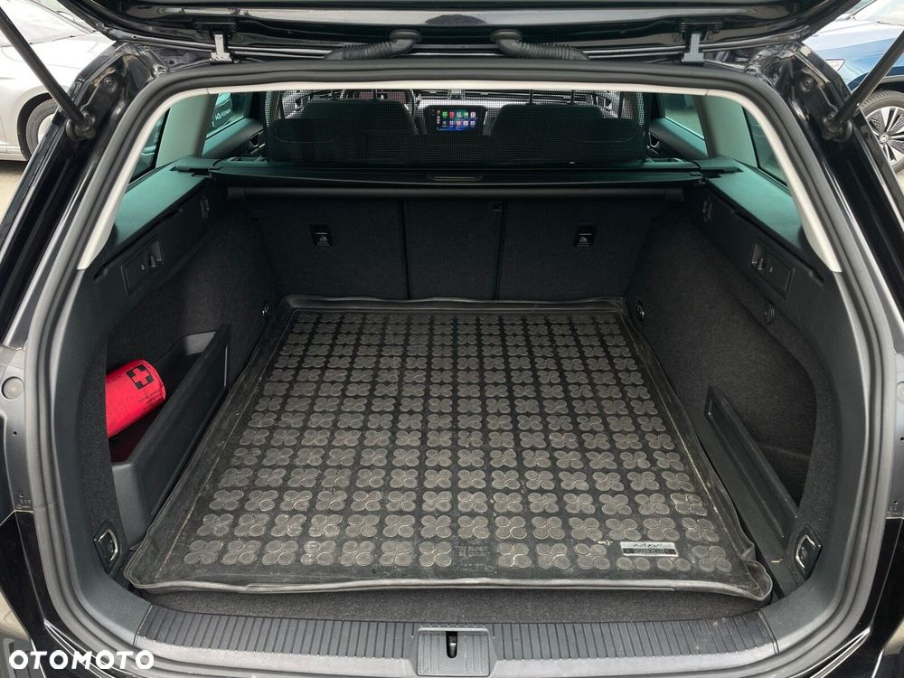Volkswagen Passat Variant 2.0 TDI SCR Business Plus DSG - 15