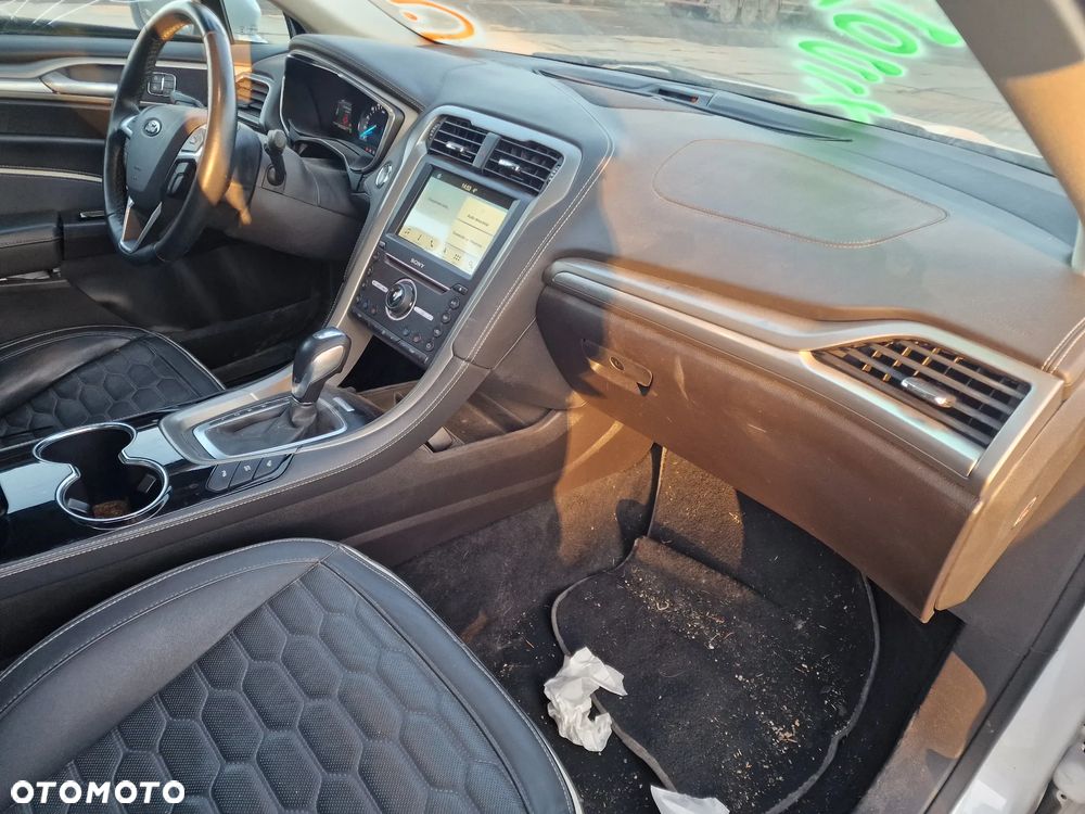 Ford Mondeo 2.0 Hybrid Vignale - 18