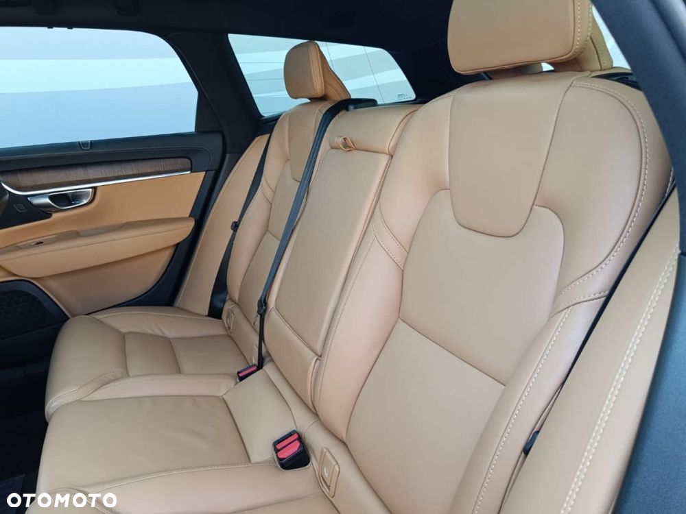 Volvo V90 Cross Country - 24