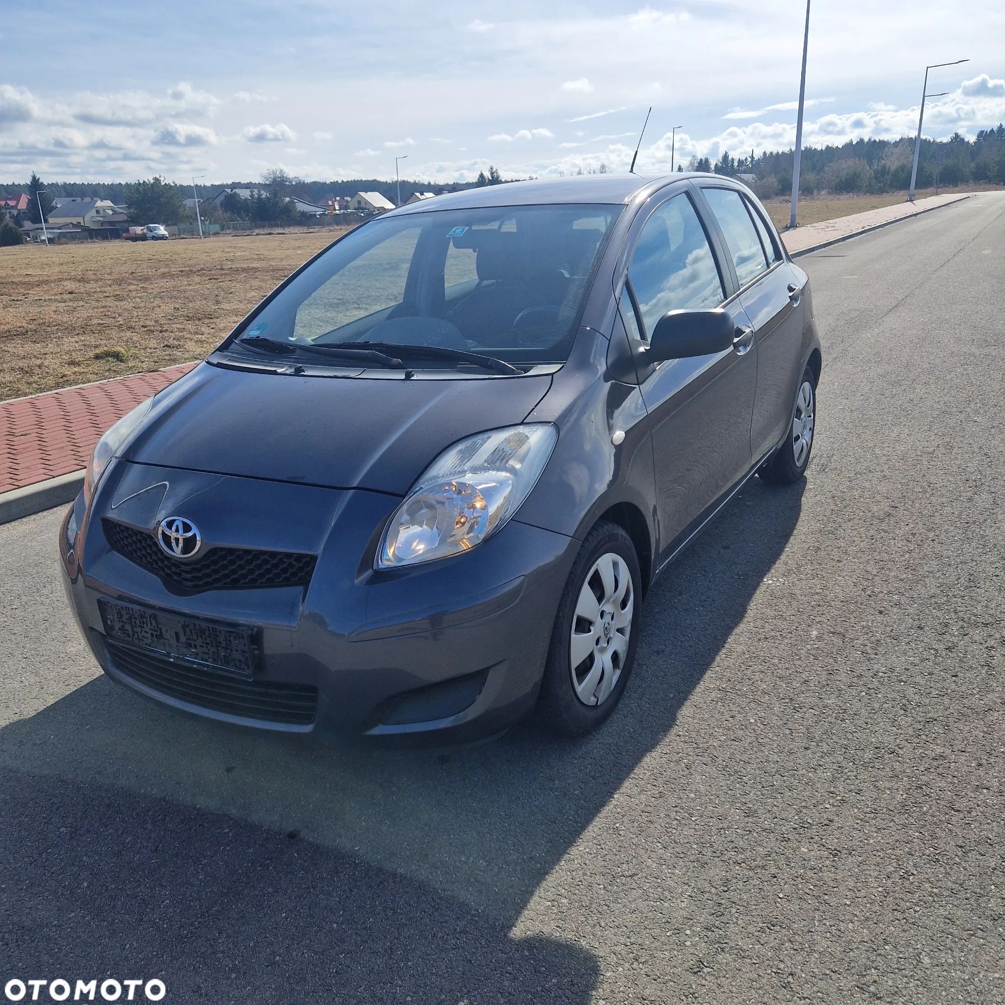 Toyota Yaris 1.33 VVT-i Sol - 1