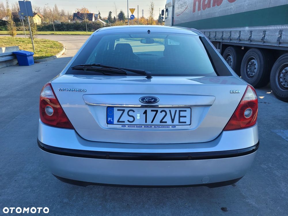Ford Mondeo 1.8 Ghia - 20