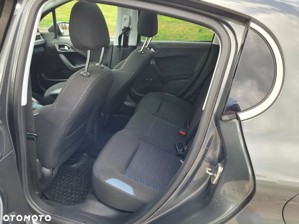 Peugeot 208 - 18