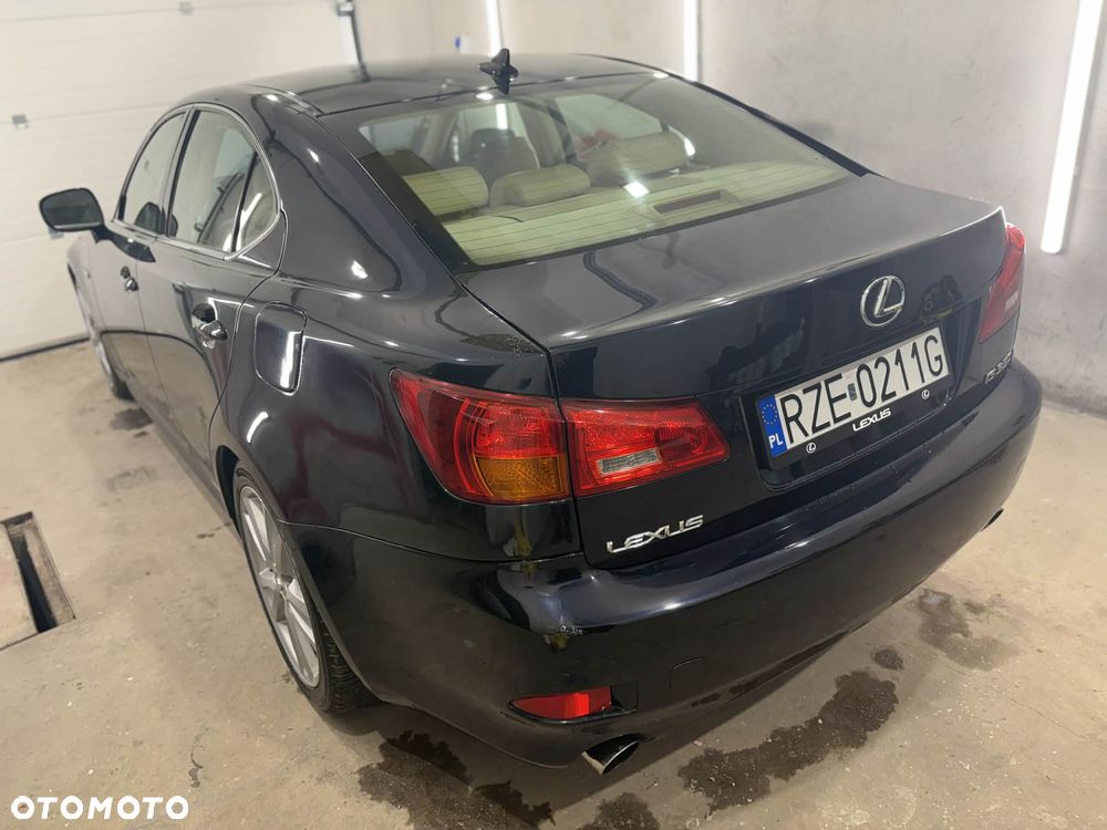 Lexus IS - 4