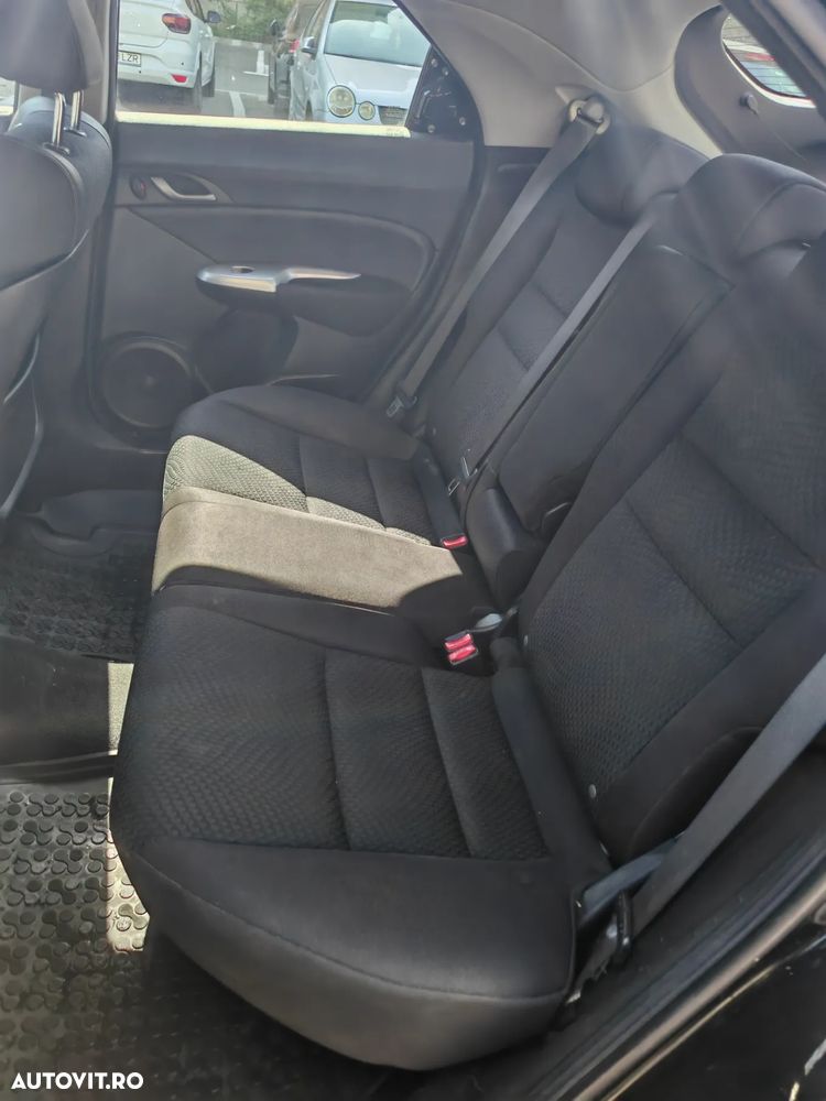 Honda Civic 1.4i-DSi - 11