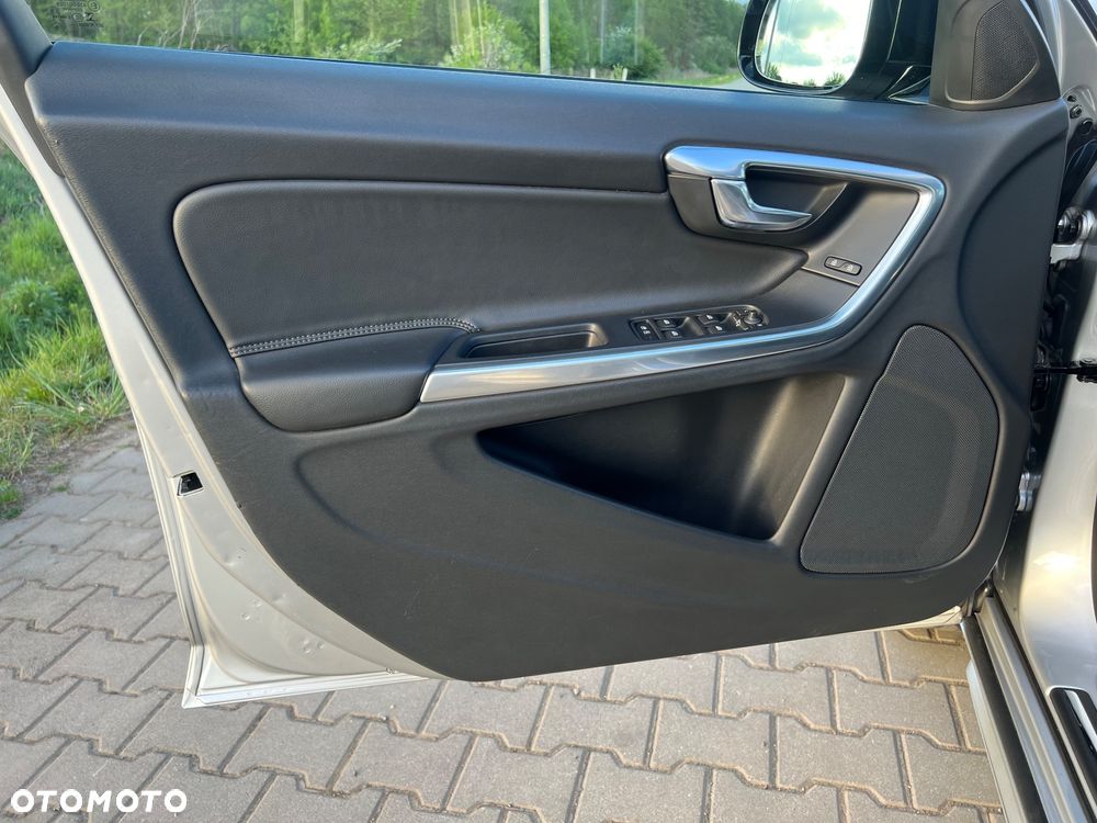 Volvo V60 Cross Country D3 Geartronic Summum - 13