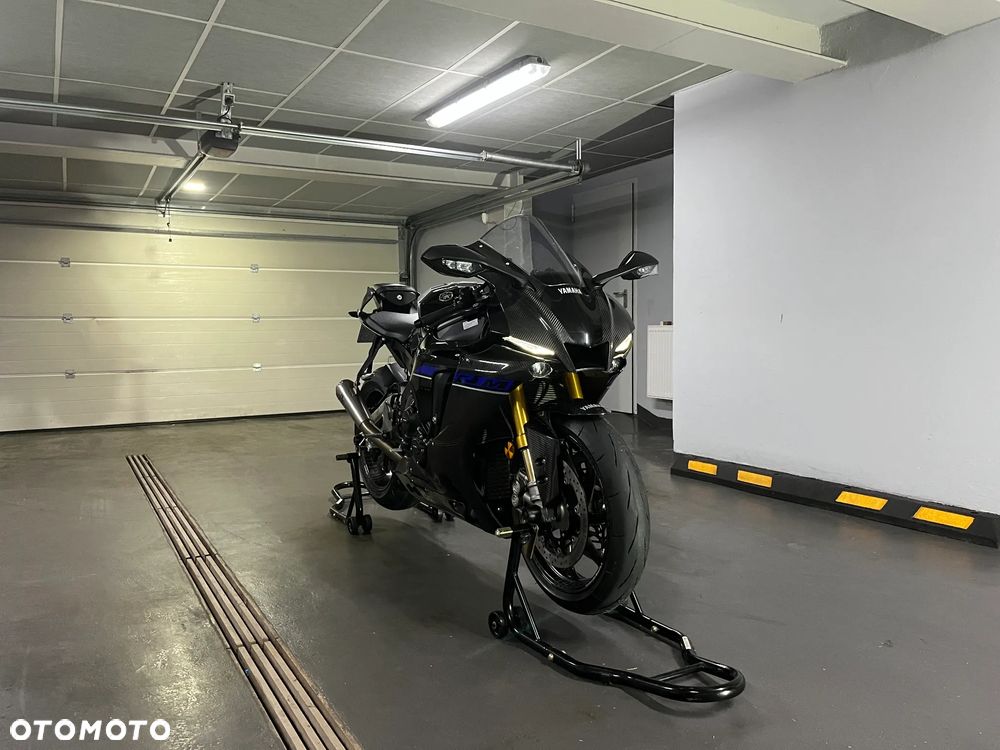 Yamaha R1 - 5