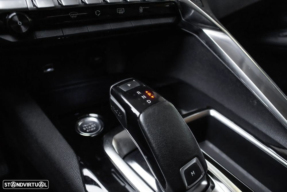 Peugeot 3008 PureTech 130 Stop & Start GPF EAT8 Allure - 17